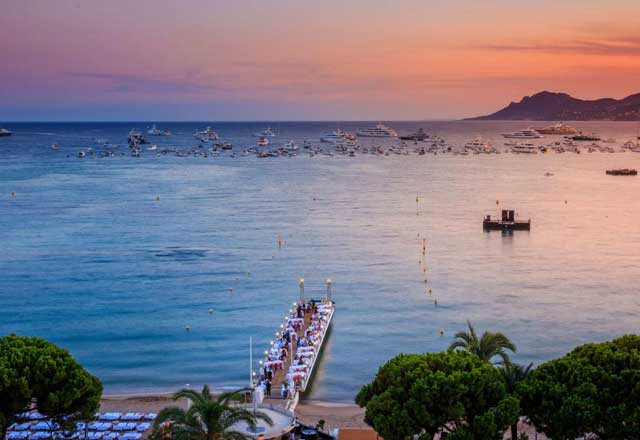 La Plage du Martinez Beach Club in Cannes (French Riviera)