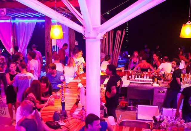 Cha Cha Moon Beach Club in Koh Samui