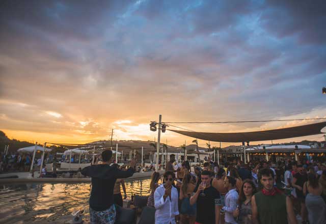 Sant Anna Beach Club in Mykonos